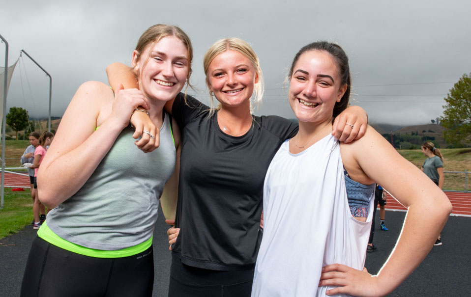 WC - CTA Module-About our International Programme - apply now Girl is playing Shot put